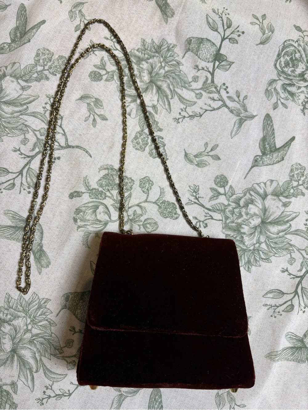 Plush Velvet Chain Shoulder Clutch in Burgundy
